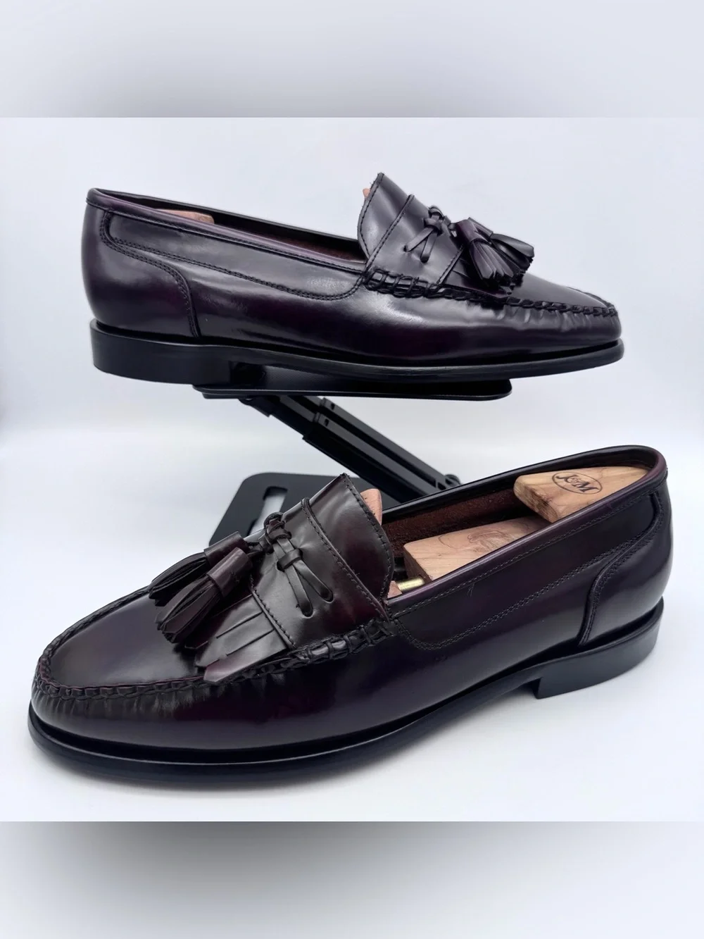G.H. Bass & Co Jeffrey Burgundy Leather Tassel Loafers Men's Size 9 W Dress Shoe